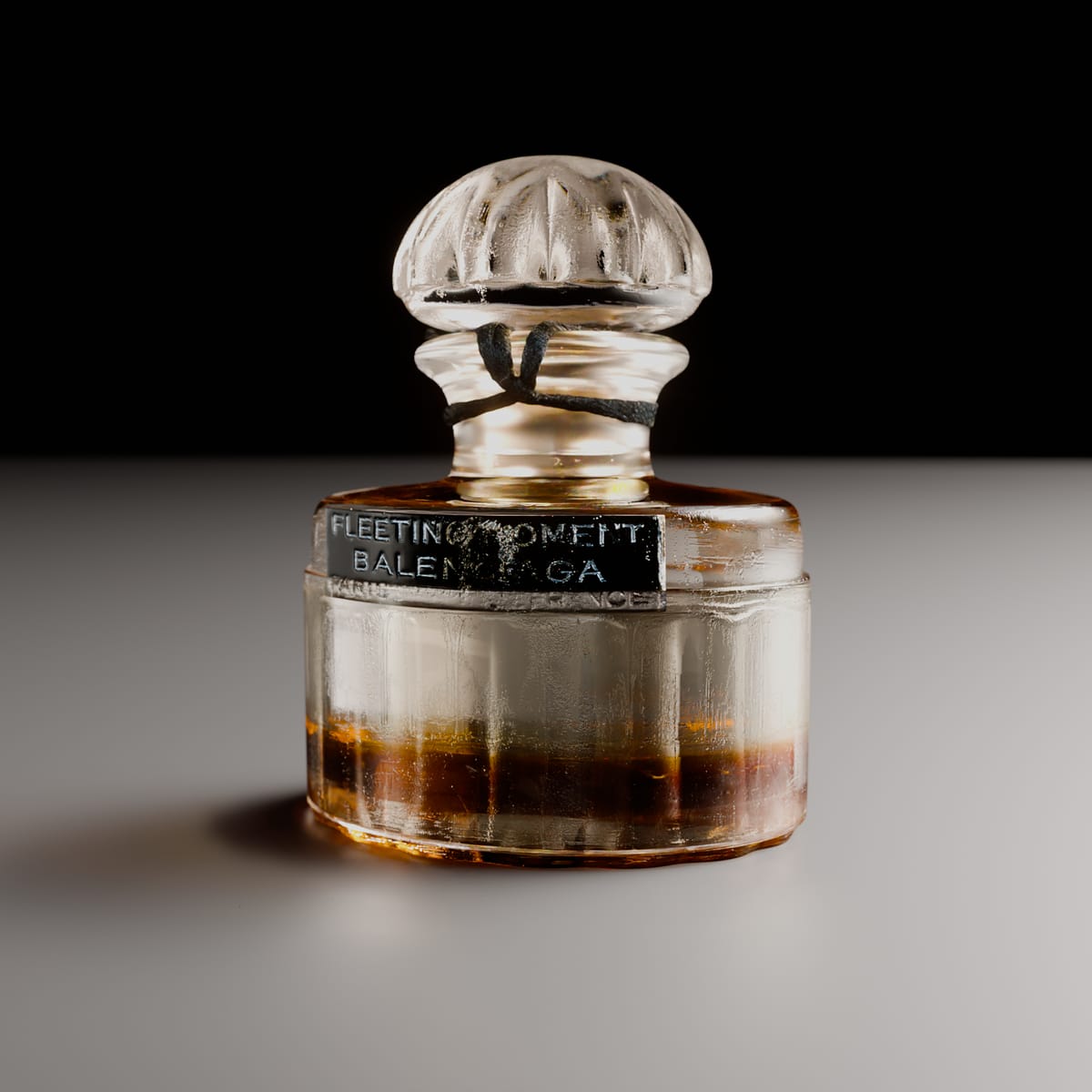 Perfume bottle seen from the front, 3D scan of an archive piece